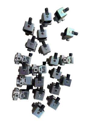 ISUZU FVR34 6HK1 6HK1T ISUZU पार्ट्स के लिए जापानी ट्रक पार्ट्स चुंबकीय वाल्व 1-82563602-0