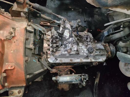 जापानी ट्रक पार्ट्स प्रयुक्त इंजन ट्रांसमिशन के साथ अच्छी स्थिति ISUZU FSR FVR 6HE1 के लिए बिक्री पर Isuzu प्रयुक्त भागों